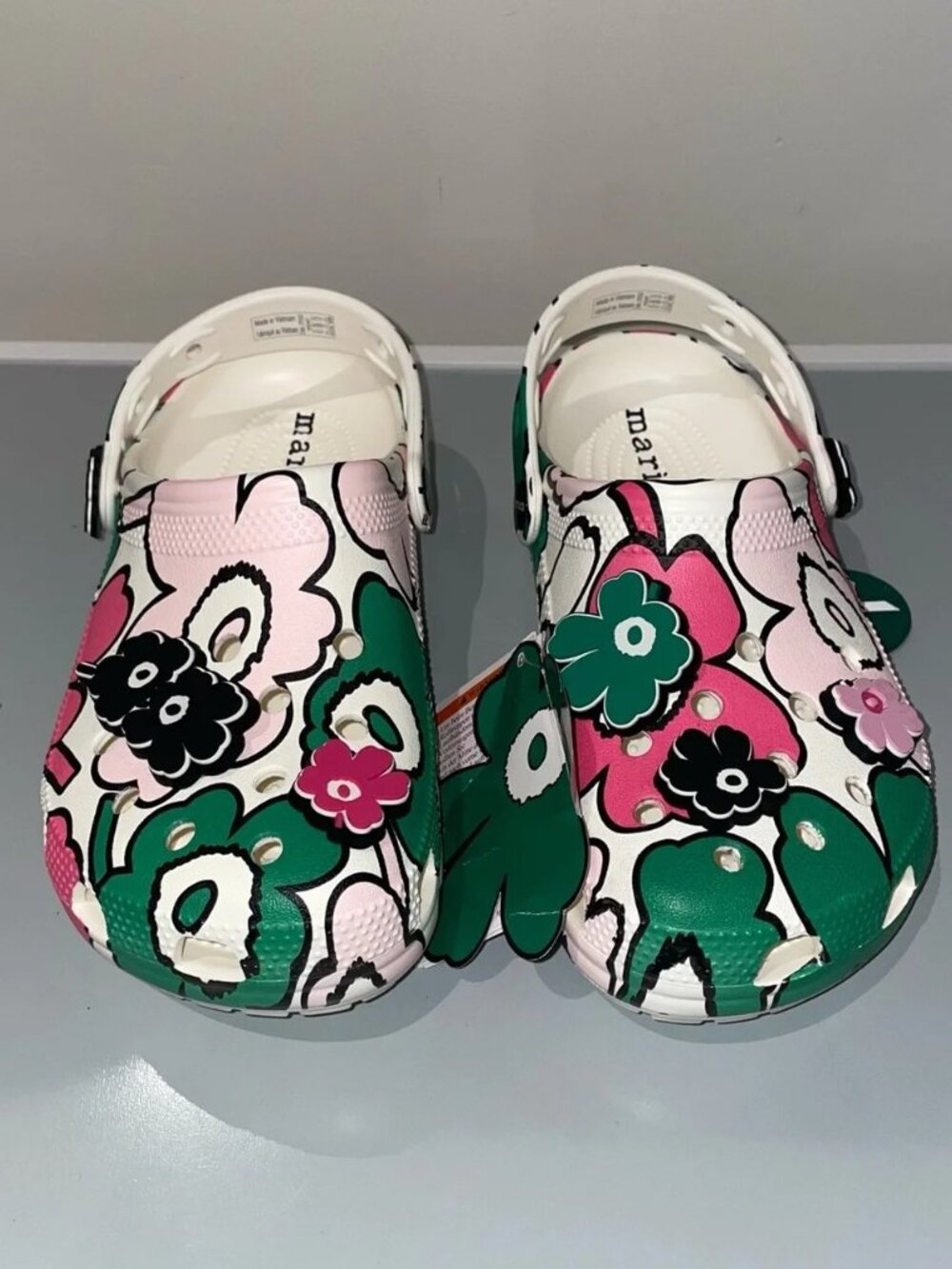 FLOWERS / FLORAL Marimekko x Crocs NEW WITH TAGS Size 7 (Woman)